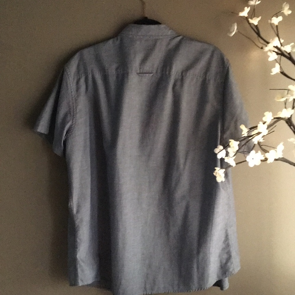 Button down - Picture 3 of 3
